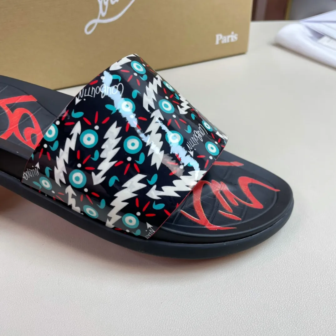 [CL red sole shoes] P: 300💰 size 38-45 Men's classic slippers, made on the official website 1:1, the original factory specializes in original materials ➖ OEM 3D printing pattern production ➖ Ultra-light non-slip outsole. Super fashionable and super comfortable, handsome on the feet, a must-have for men in summer! !